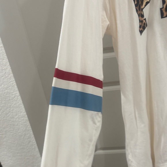 PINK Victoria's Secret Leopard Print Logo Cream Long Sleeve Tee, XS - Picture 5 of 8